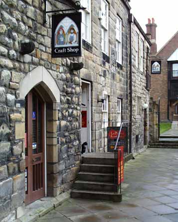 Enter here for the craft workshops and tannery