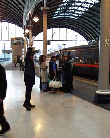 Flying Scotsman leaves for Edinburgh