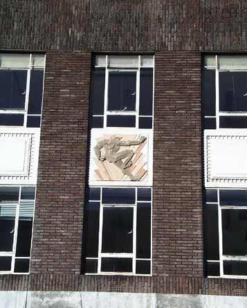 Look, I can jump three storeys high!