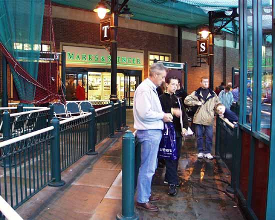 Haymarket Bus Station, a bus queue