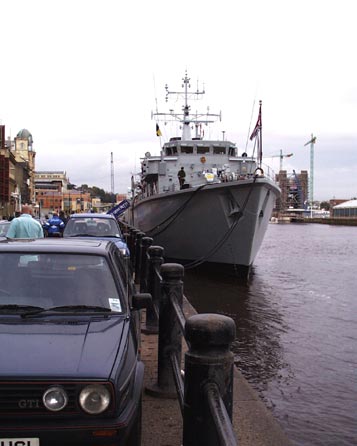 HMS Hurworth, bow view